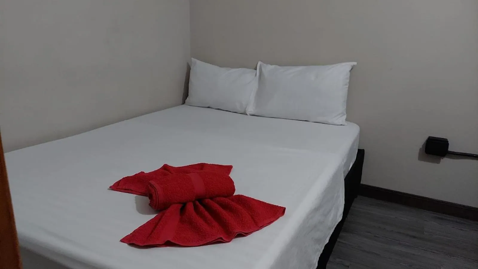 Hotel Hostal Machu Picchu Medellin III